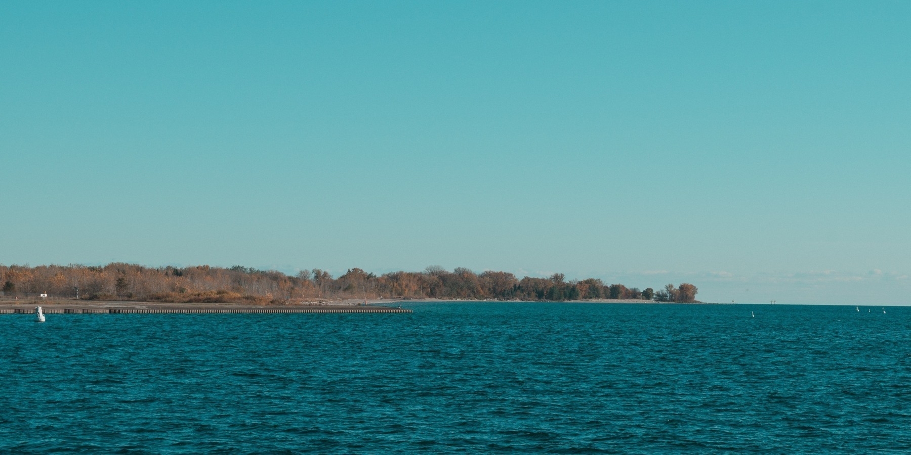 A photo taken from Trillium Park looking out at Hanlan's Point.